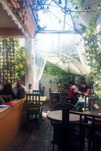 beyrouth restaurant dar bistro & books