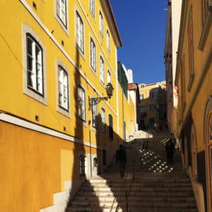 lisbonne rue jaune